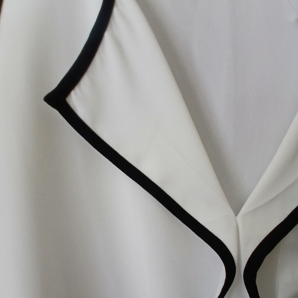 🦋NewYork & Co. Blouse🦋 - Picture 4 of 5